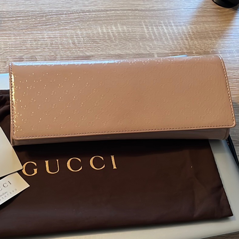 Gucci patent leather beige clutch AUTHENTIC